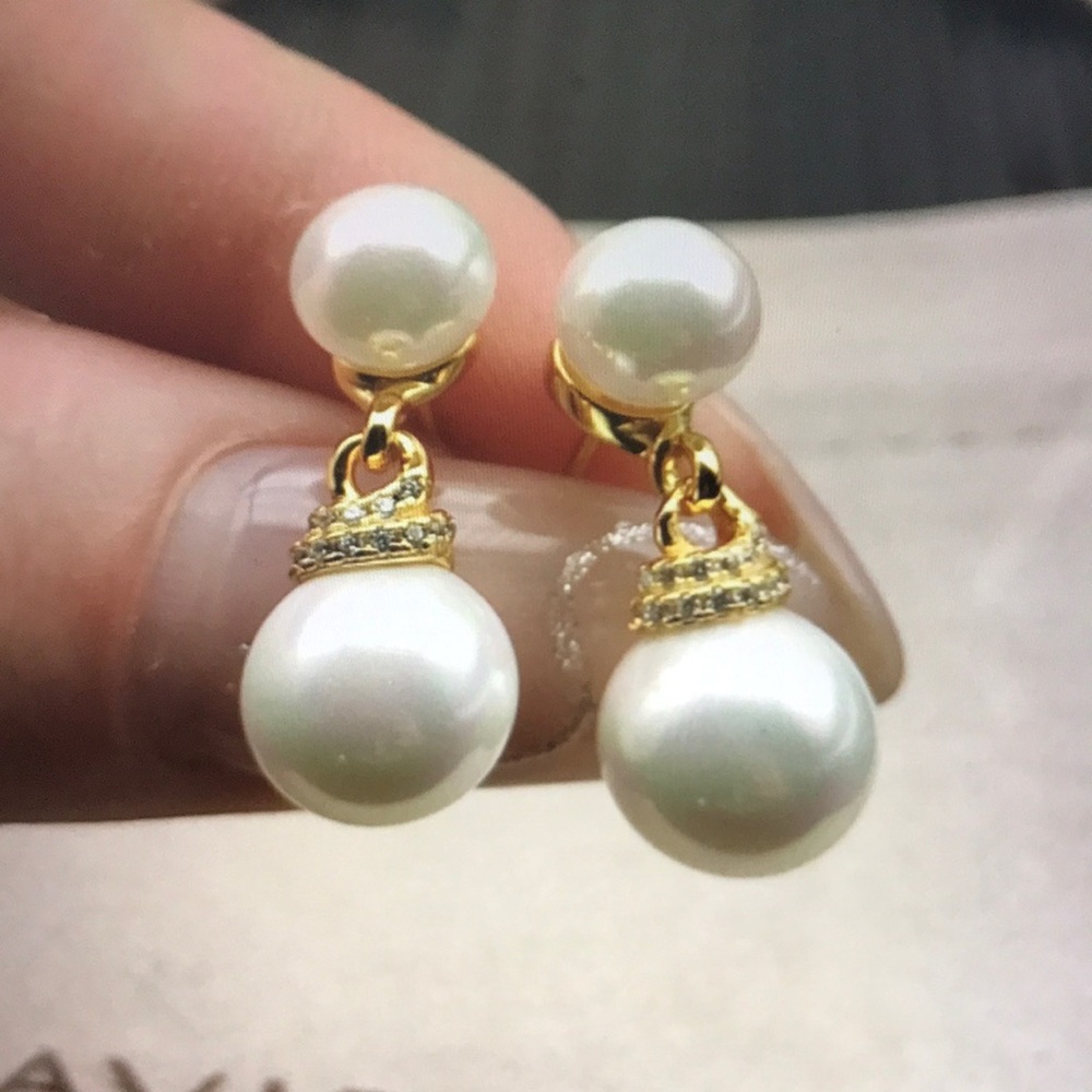 Elegant Gold and White Pearl Earrings